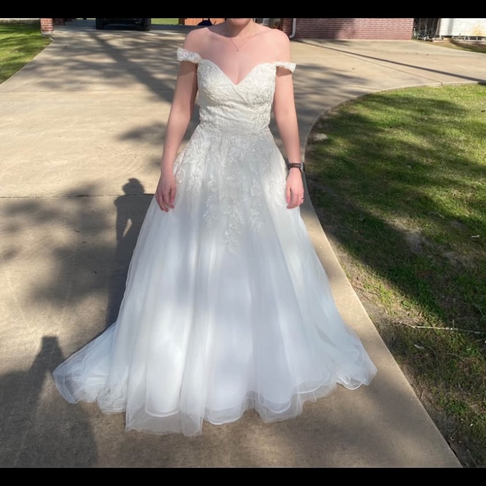 Elegant Off-Shoulder White Wedding Dress